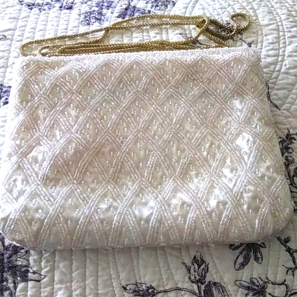 VINTAGE BEADED SEQUENCE ZIPPER PURSE, WHITE SATIN, GOLD TONE SHOULDER CH…